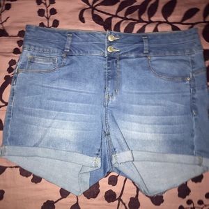Double button jean shorts!